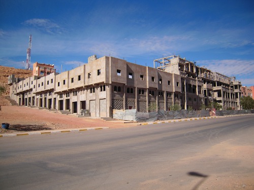 vude v Maroku se stle stav, dve z hlny, deva a rkosu, dnes z betonu, tvrnic a eleza