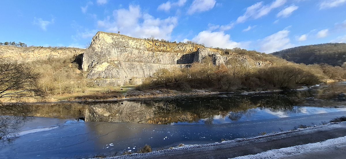 Kliknut�m zav�ete okno.