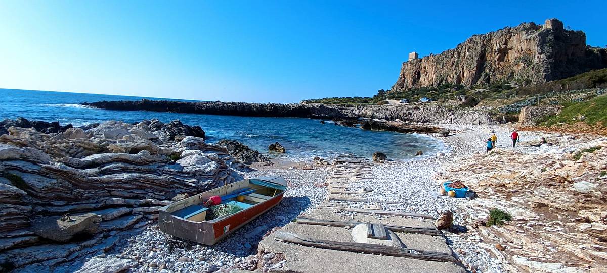 Kliknut�m zav�ete okno.