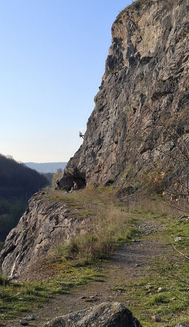 Kliknut�m zav�ete okno.