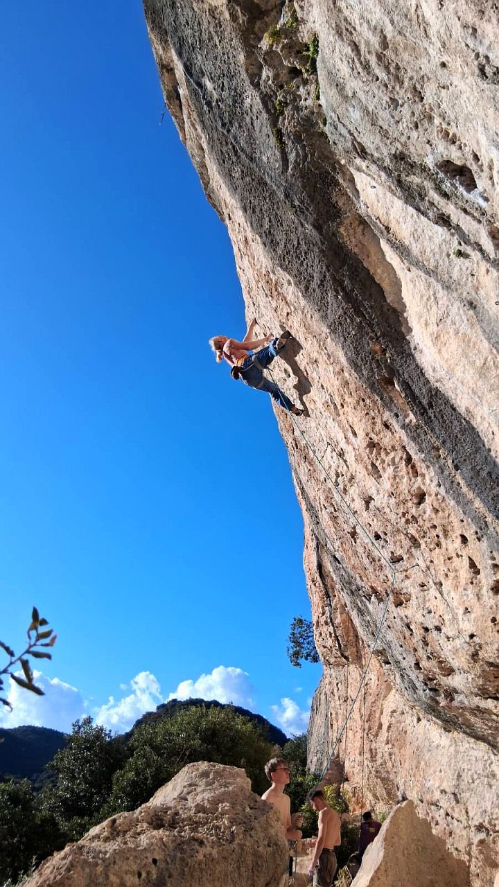 Kliknut�m zav�ete okno.