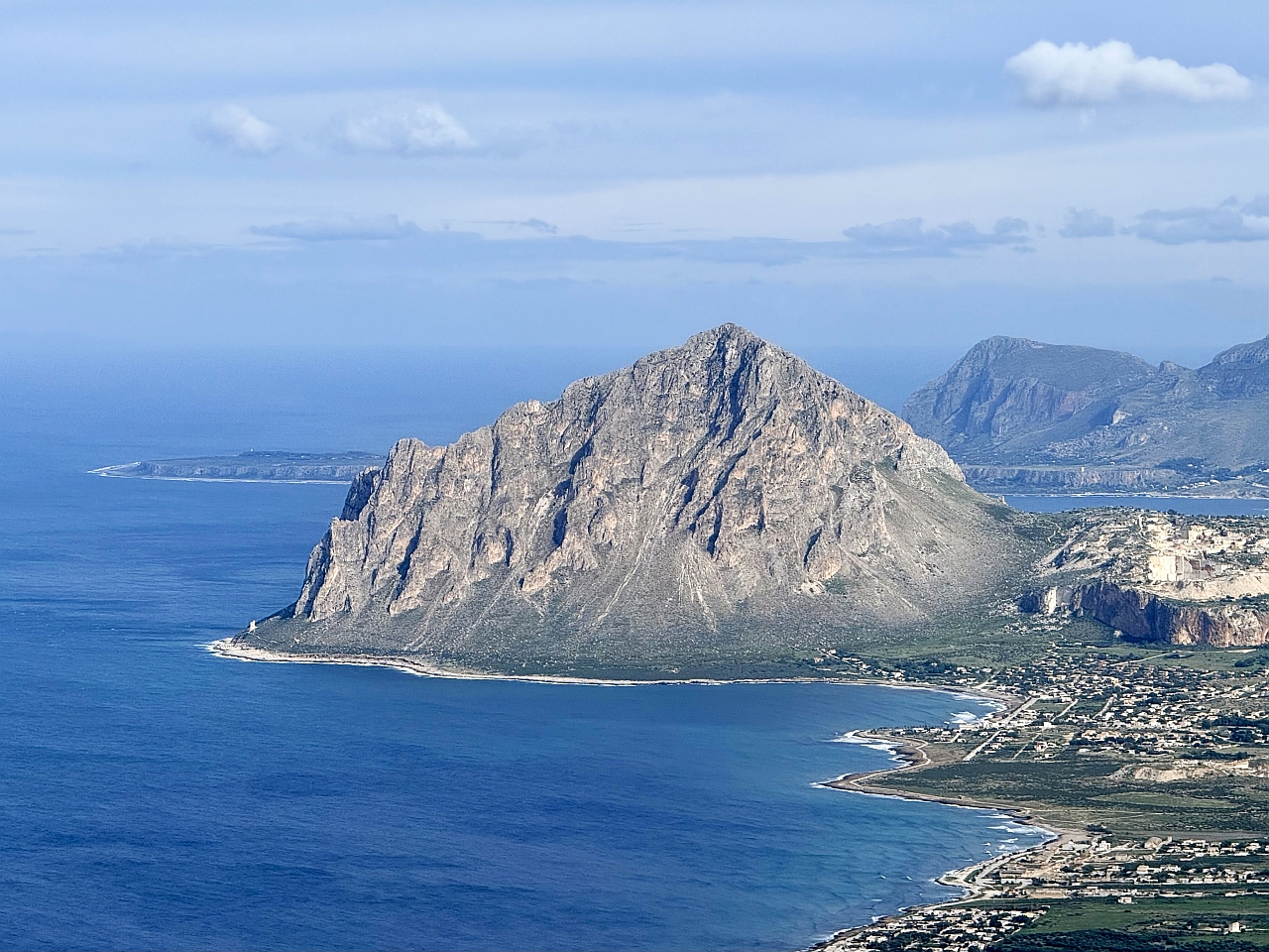 Kliknut�m zav�ete okno.