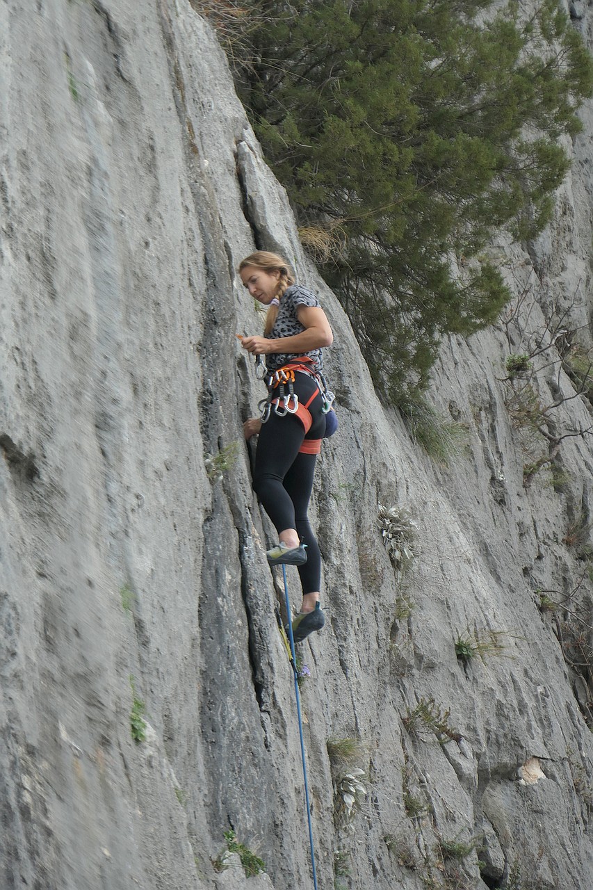 Kliknut�m zav�ete okno.